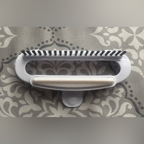 Conair Advanced Steam Technology Handheld Steamer - White and Gold - Picture 10 of 11